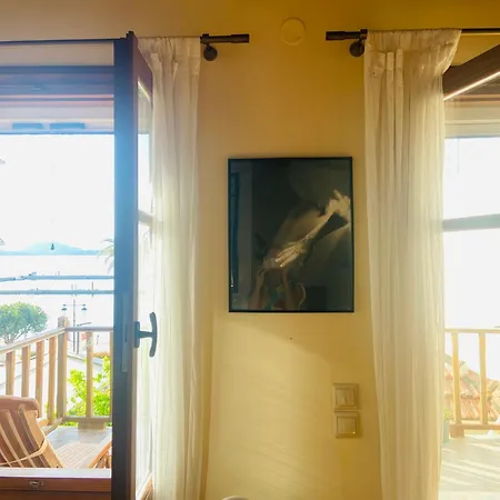 Wake-up-by-the-sea! *